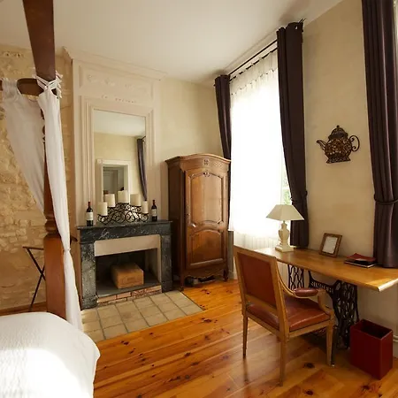 La Maison De Bed and Breakfast *